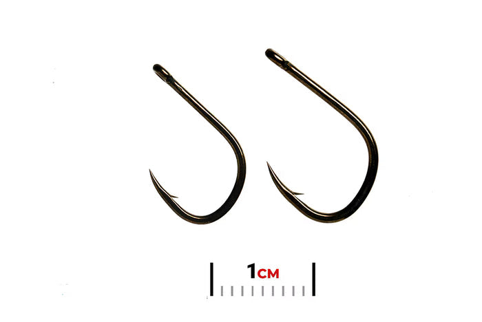 Two dark metal fishing hooks of different sizes displayed next to a centimeter scale, showing the size of Fulling Mill Bonio Carp Hook 2505 designed for fishing tackle use.